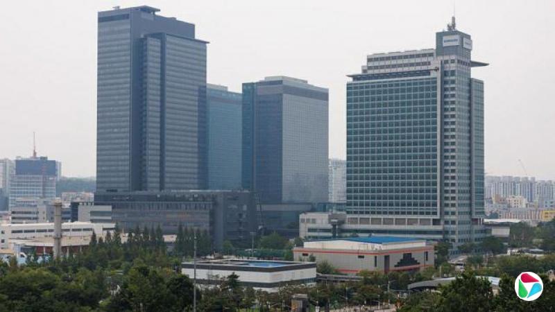 2025年7月16日星期三,韩国水原市三星电子总部大楼。