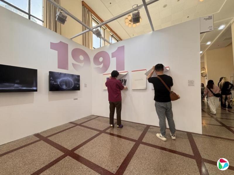 尘封35年中国旧照片重现 新加坡纪录片导演陈彬彬“总有一天”沪上展出