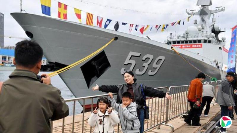 中国海军与民众