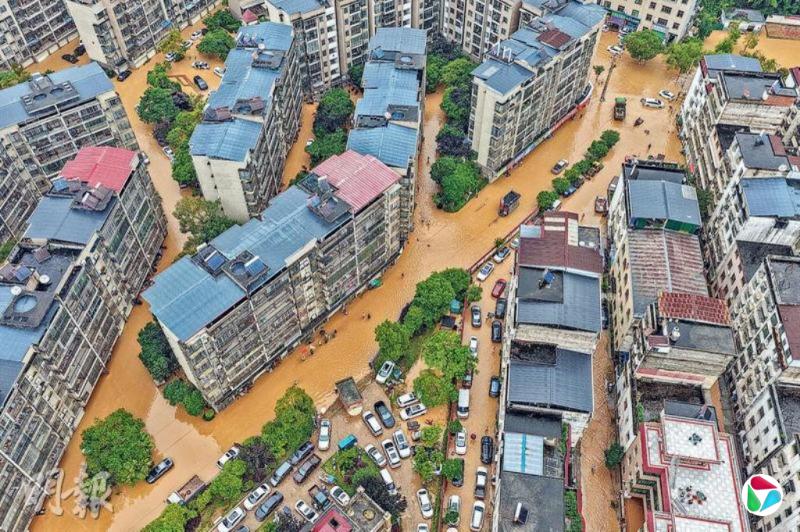 江西赣州大暴雨 洪水淹低洼地区积水深度超一米