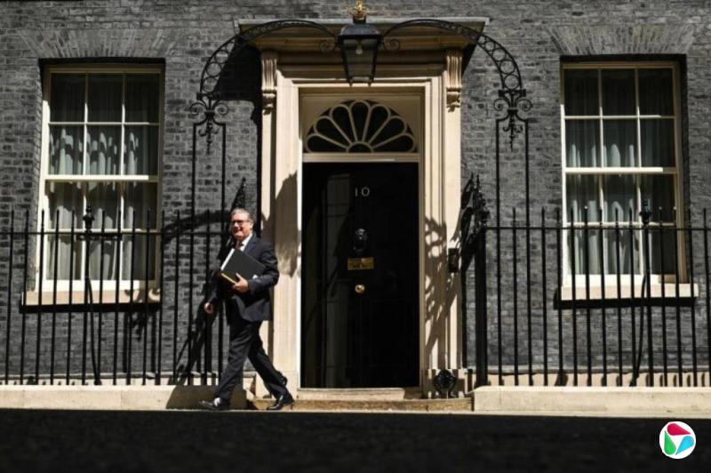 何越:社媒时代英国首相换得快?