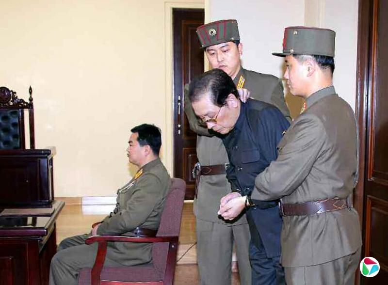 金正恩下令处决的人员中包括他自己的姑父张成泽,图为张成泽,摄于2013年12月12日。