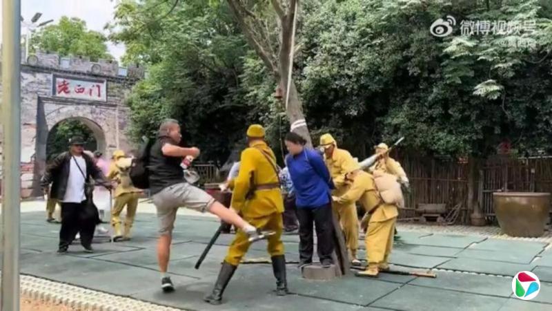 中国大爷景区打“日军”演员 学者:中日关系紧张民间对立情绪蔓延