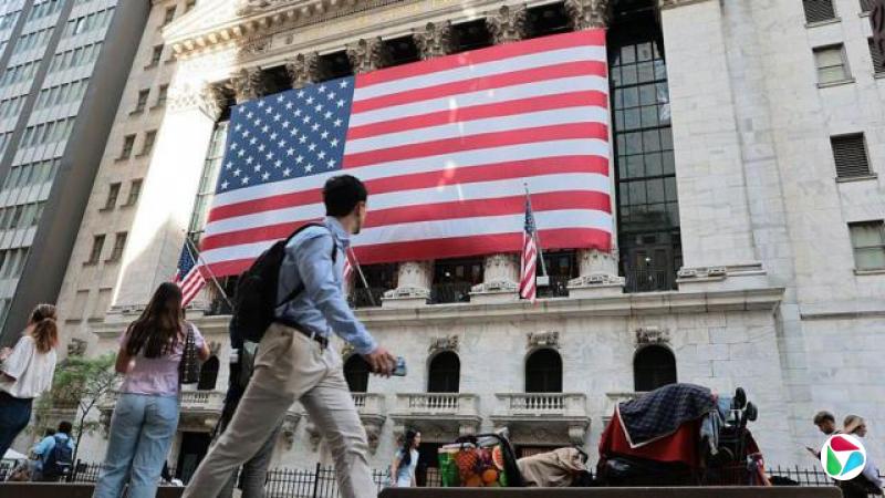 2026��5��26�����̽����ڼ��ŦԼ֤ȯ��������New York Stock Exchange������¥����������һ��޴���������죬�ֵ��Ͽɼ���������ǰ������