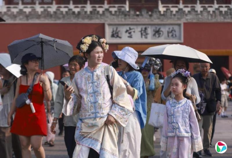白天高温晚上冰雹 北京一天内经历“冰火两重天”