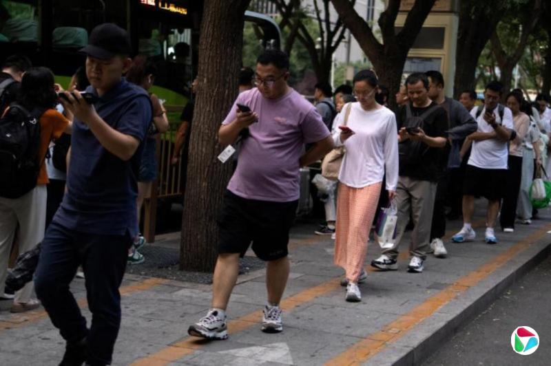 彭博:破纪录毕业生叠加AI冲击 中国青年失业率或达20%