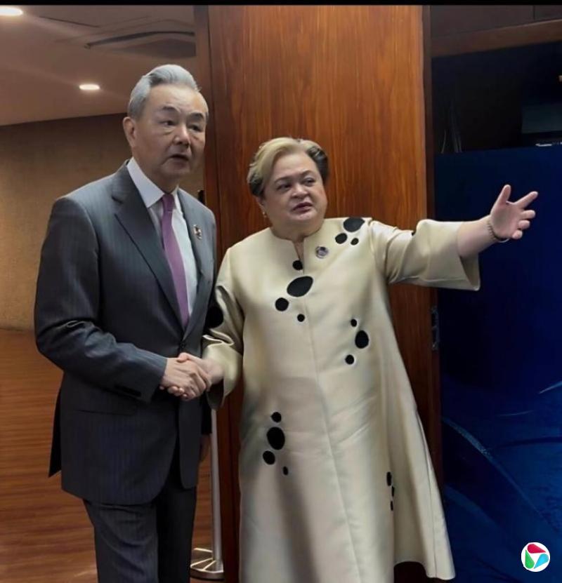 菲外长与王毅会面 就阿云津礁冲突提出强烈抗议