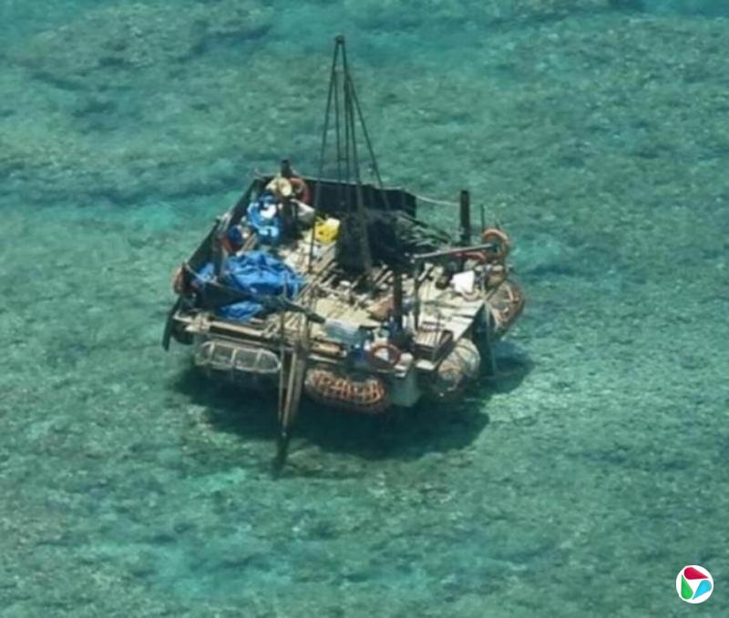 中国指菲律宾公务船侵闯黄岩岛海域 海警依法驱离