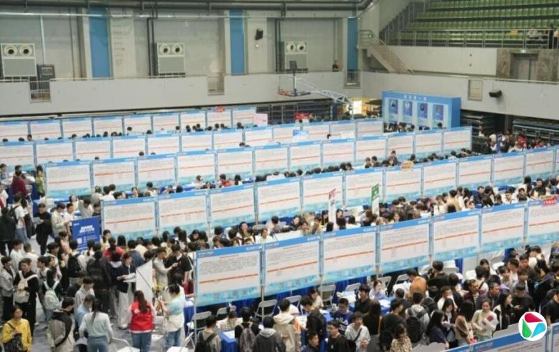 中国爆多起“进体制”考试丑闻 基层岗位存灰色运作空间