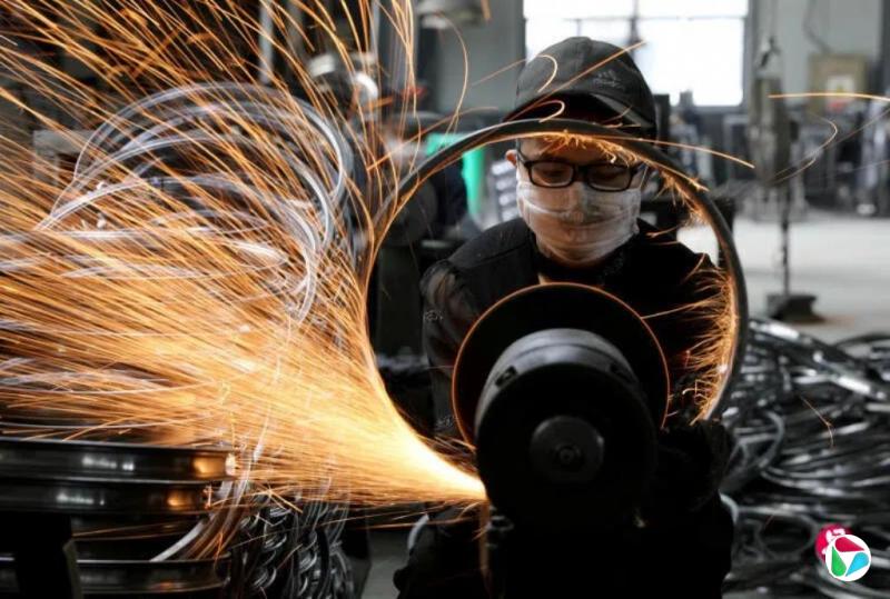 中国8月制造业PMI回升 但仍处收缩区间