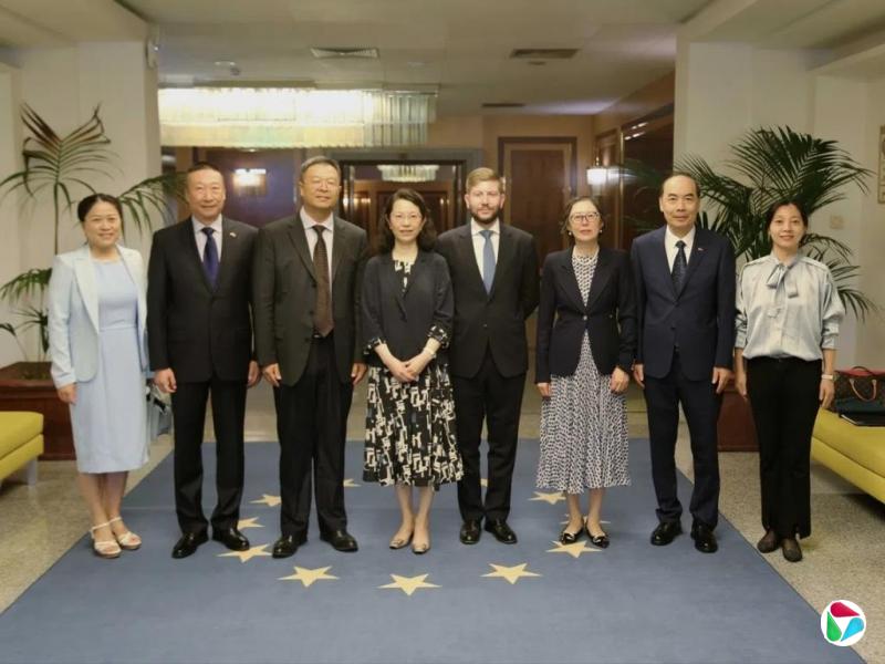 中国驻意大利新任大使侯悦履新