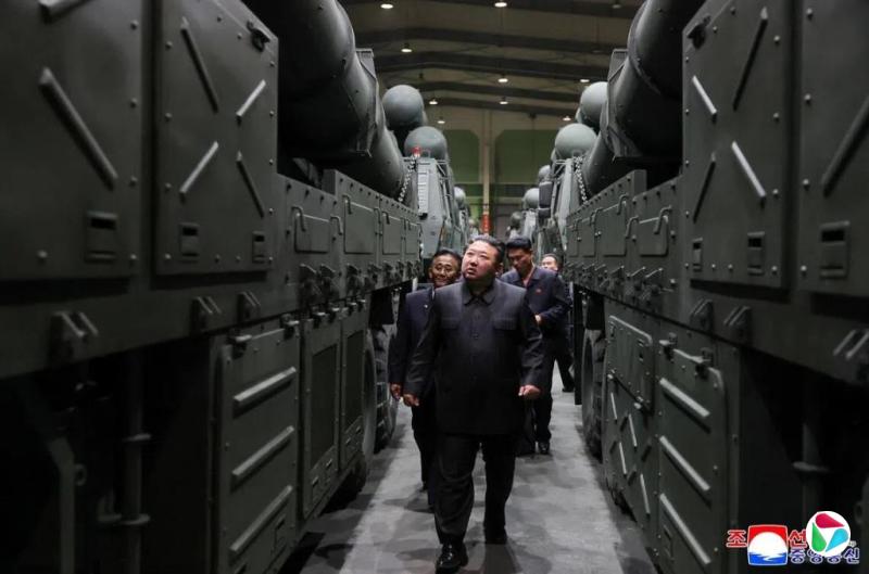 金正恩视察国防工业部门工作