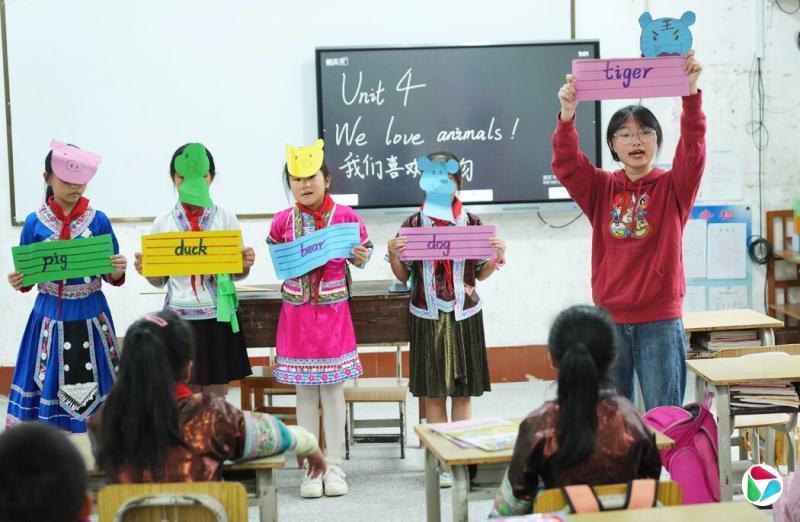 2023年,柳州市高培村小学的英语课。