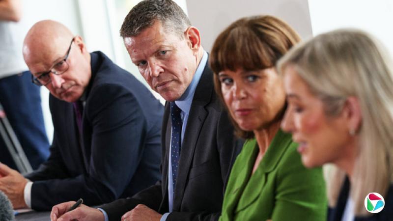 约翰·斯文尼(John Swinney)、杨伟思(Rhun ap Iorwerth)、玛丽·卢·麦克唐纳(Mary Lou McDonald)及米歇尔·奥尼尔(Michelle O'Neill)周一在卡迪夫湾(Cardiff Bay)会面