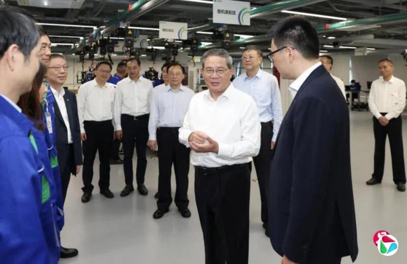 李强上海调研 强调纵深推进“人工智能+制造”
