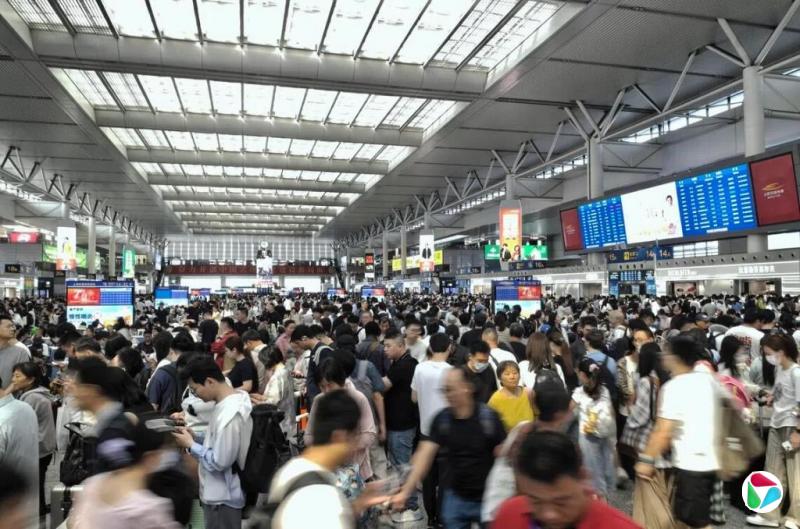 中国多家企业增设带薪休假 员工享受13天连休