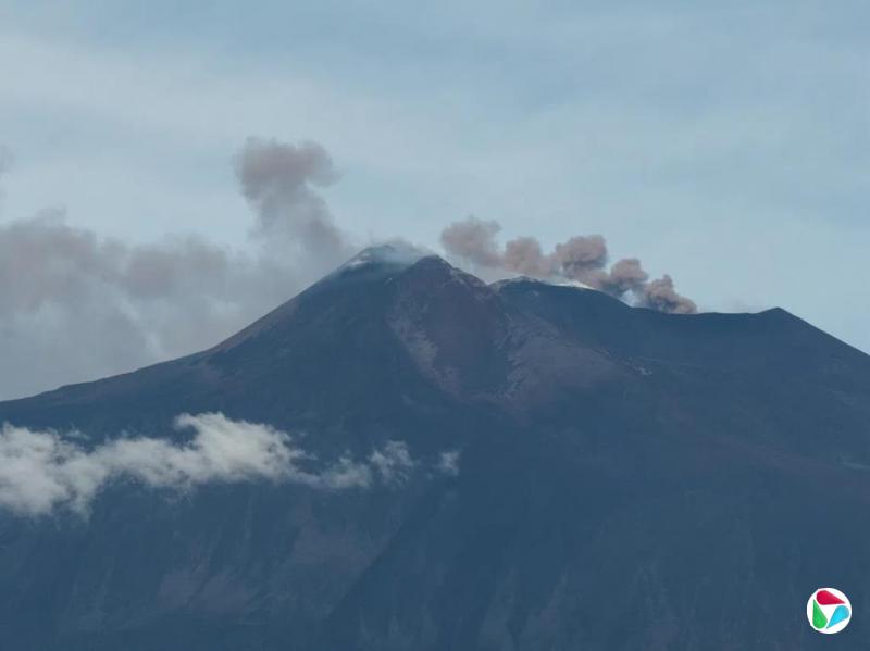 埃特纳火山灰影响航班 意大利卡塔尼亚机场暂停入境