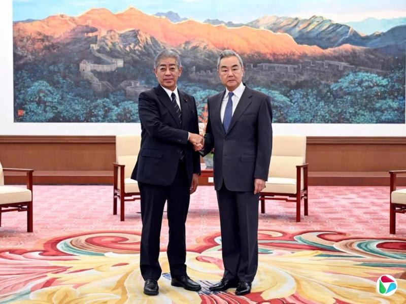 王毅会见日前外长岩屋毅 促纠正涉台言行