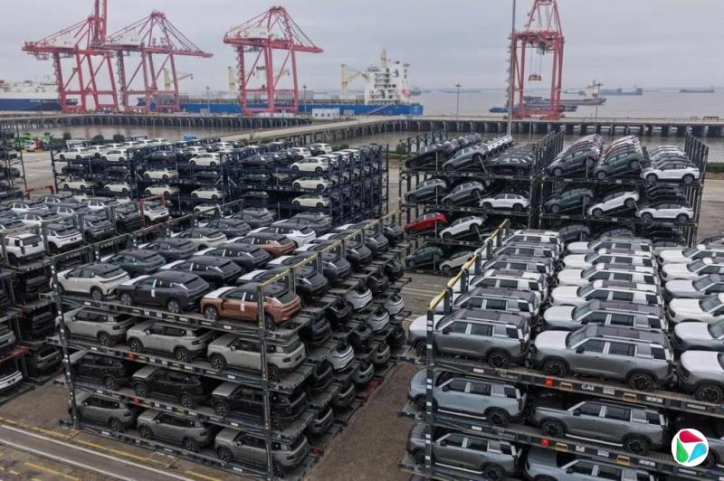 中国前三季外贸增长18.8% 9月进出口首超5万亿人民币