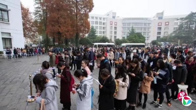 中国国家公务员招录规模降6.3% 连续第二年收缩