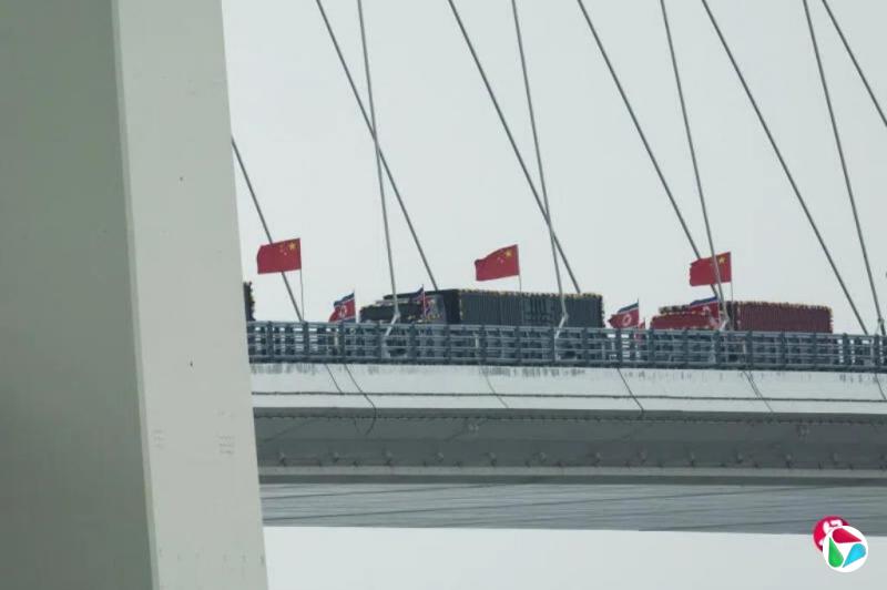 中朝新鸭绿江大桥今开通 卡车排队等通关