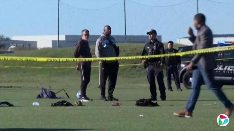 美国堪萨斯州汽车冲入足球赛 造成两人死亡包括六岁男孩