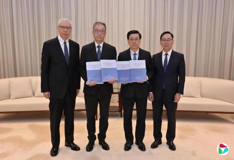 香港宏福苑火灾独立委员会提交报告 港媒:四部门被点名