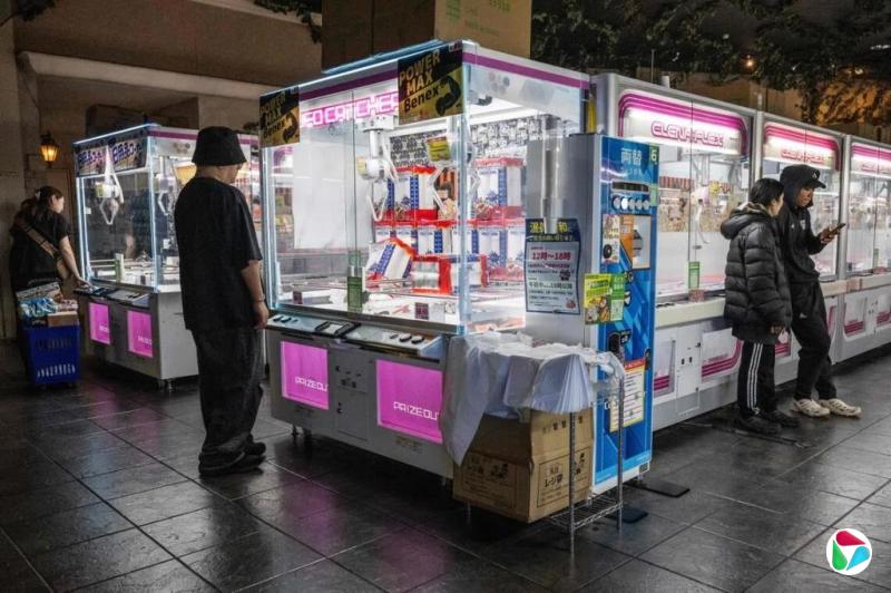 日本夹娃娃机变身“补货机” 鸡蛋厕纸都能夹