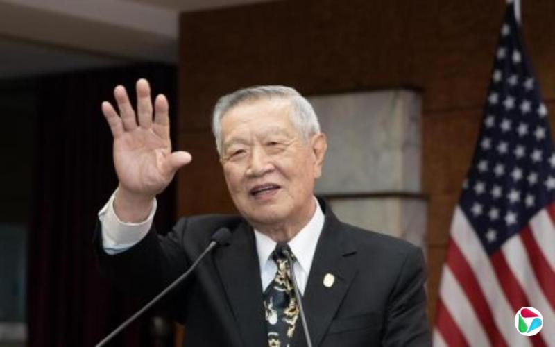 神探李昌钰安葬仪式在扬州举行 骨灰一半留在美国