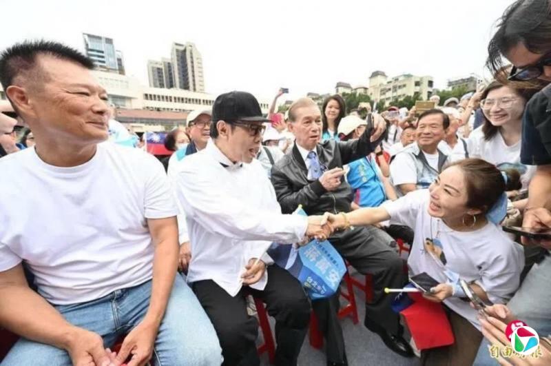 蔡康永表态“未支持台独”后 现身蒋万安竞选活动