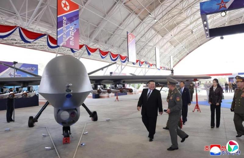 金正恩视察无人攻击机 下令整合AI确立无人战绝对优势